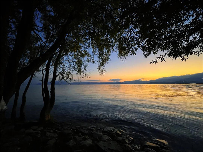 走，去趕一場洱海日出！洱海生態廊道日出,是大理徒步線路中的最佳美景